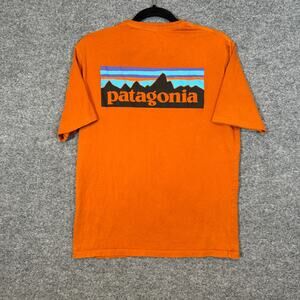 Patagonia Shirt Mens Small Orange‎ Regular Fit Tshirt Stretch Crewneck Outdoors